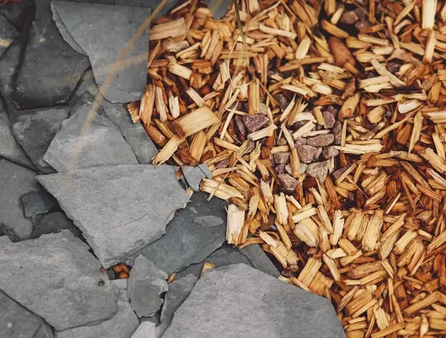 Wood Chips for Garden Paths {area_1}